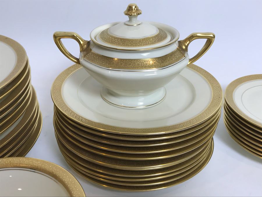 45 Piece Rosenthal Ivory Bavaria Premier Plates, Bowls, Creamer And Sugar [Photo 11]