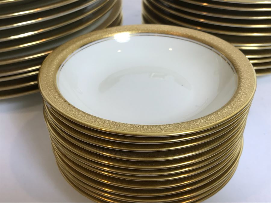 45 Piece Rosenthal Ivory Bavaria Premier Plates, Bowls, Creamer And Sugar [Photo 9]