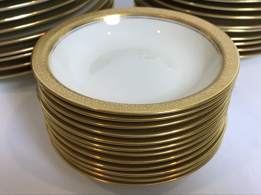 45 Piece Rosenthal Ivory Bavaria Premier Plates, Bowls, Creamer And Sugar [Photo 10]