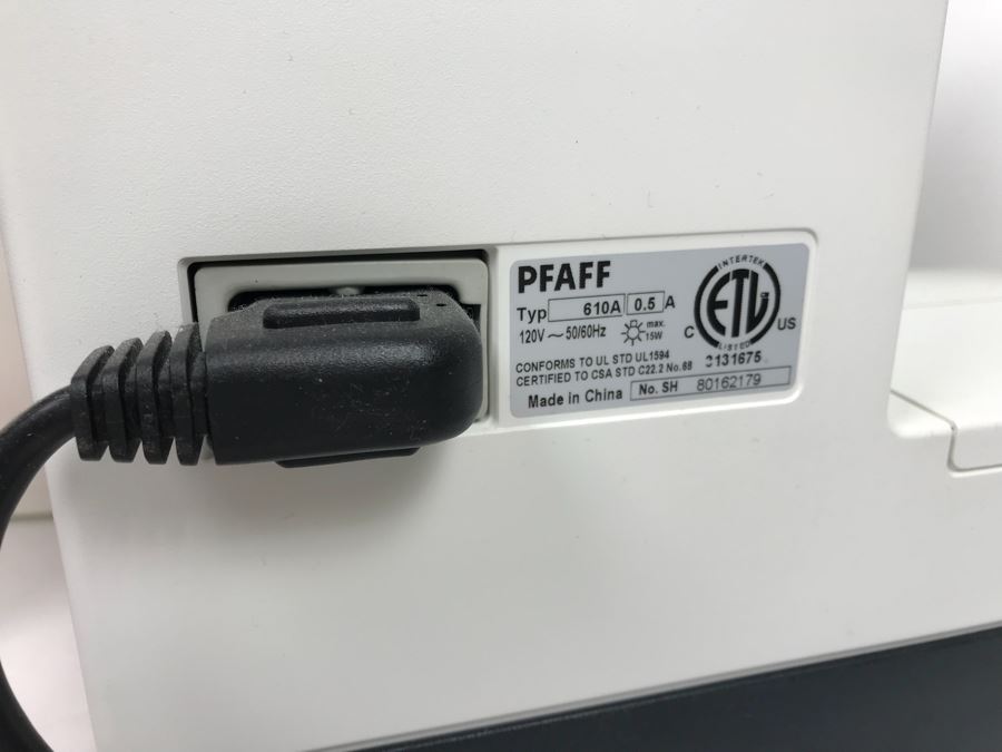 JUST ADDED - PFAFF Select 4.0 Sewing Machine Select Line [Photo 12]