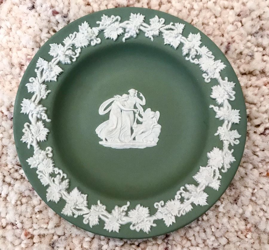 Green Wedgwood Plate [Photo 1]