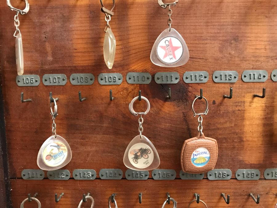 Vintage Wall Mounted Wooden Key Rack With Metal Numbered Name Tags