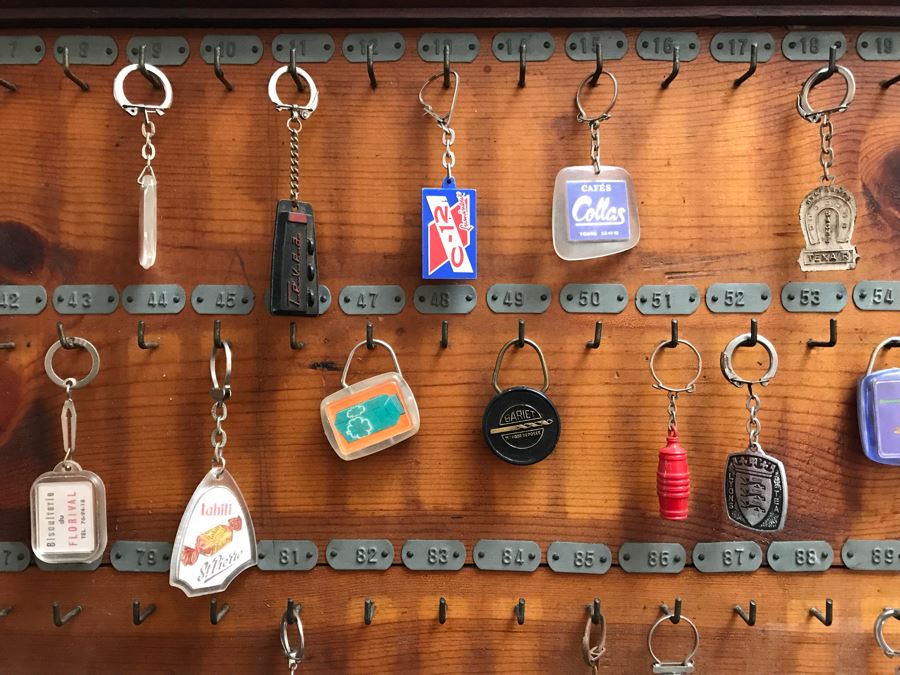 Vintage Wall Mounted Wooden Key Rack With Metal Numbered Name Tags