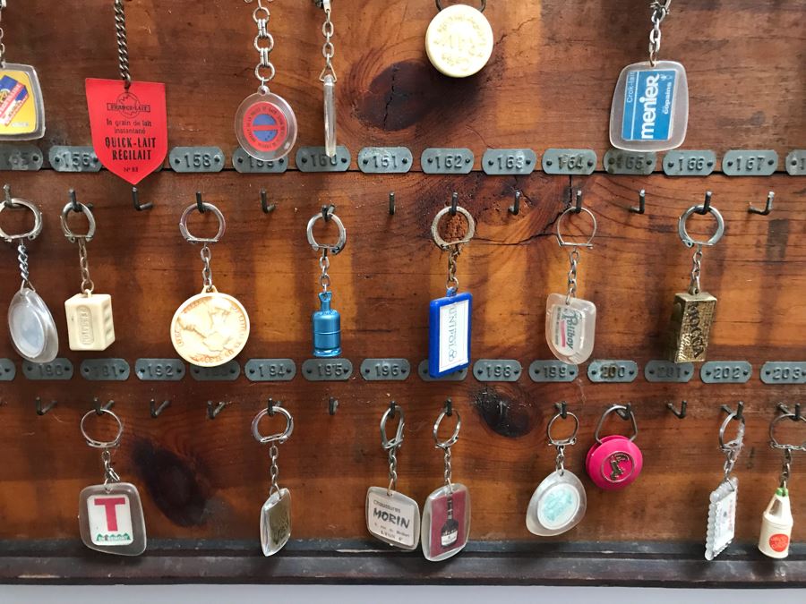 Vintage Wall Mounted Wooden Key Rack With Metal Numbered Name Tags