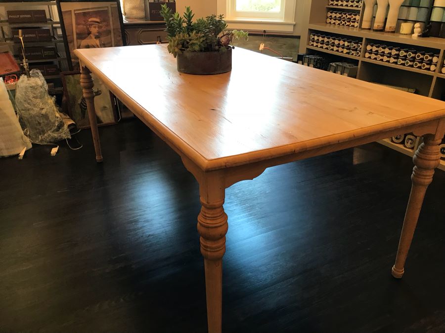 Nice Pine Table With Turned Legs 71' X 37' [Photo 5]