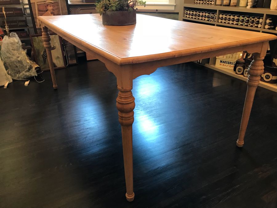 Nice Pine Table With Turned Legs 71' X 37' [Photo 4]