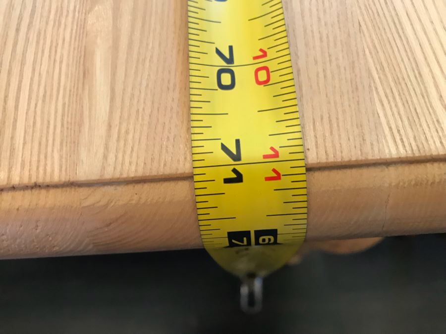 Nice Pine Table With Turned Legs 71' X 37' [Photo 9]