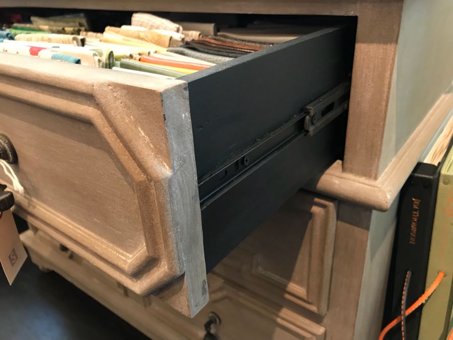 Painted 3-Drawer Chest Of Drawers Dresser 40'W X 22'D X 32'H [Photo 5]