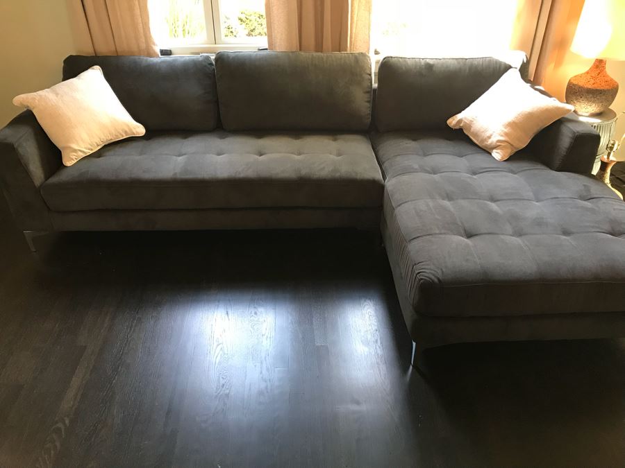 Nice Modern Upholstered Sectional Sofa With Chrome Legs 70' X 115' [Photo 3]