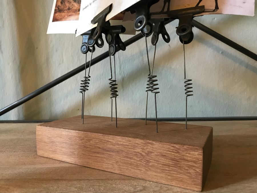Note Display Stand With Metal Clips And Wooden Base And (3) Postcards [Photo 3]