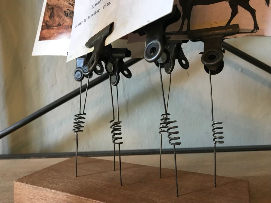Note Display Stand With Metal Clips And Wooden Base And (3) Postcards [Photo 5]