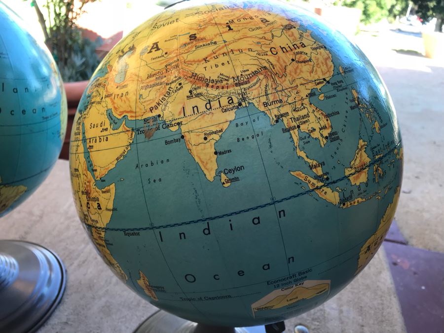 Vintage Pair Of 1962 Denoyer-Geppert Co World Globes With Metal Base [Photo 13]