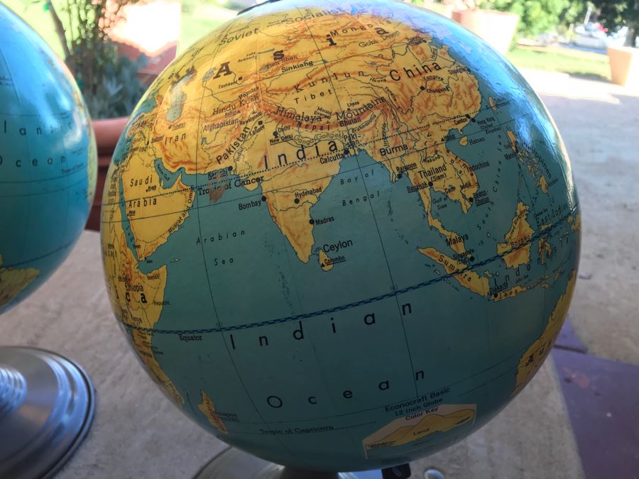 Vintage Pair Of 1962 Denoyer-Geppert Co World Globes With Metal Base [Photo 14]