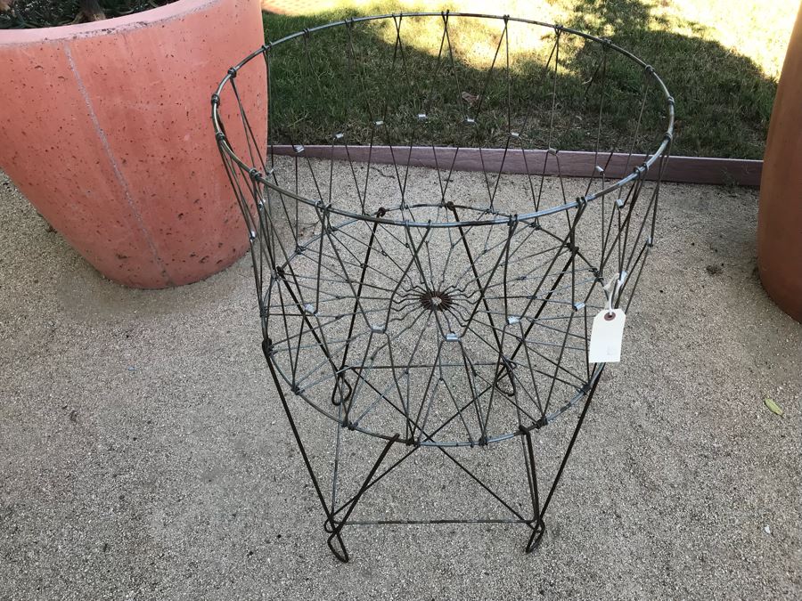 Collapsible Wire Frame Basket [Photo 9]