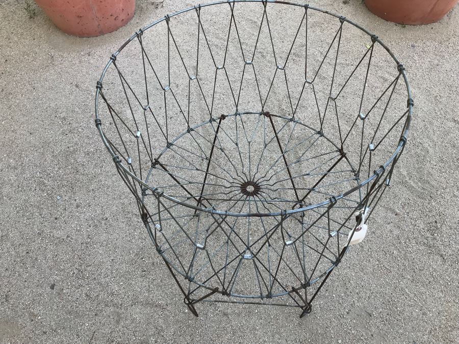 Collapsible Wire Frame Basket [Photo 12]