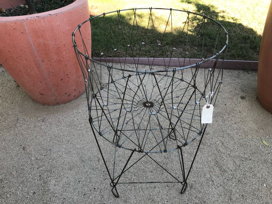 Collapsible Wire Frame Basket [Photo 10]