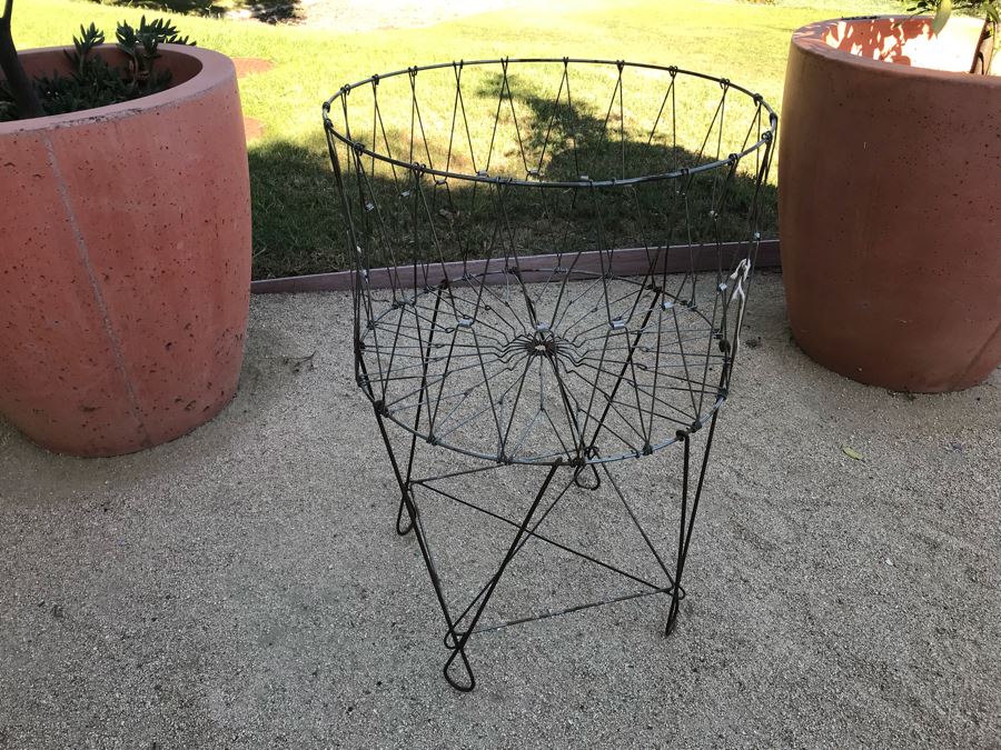 Collapsible Wire Frame Basket [Photo 3]