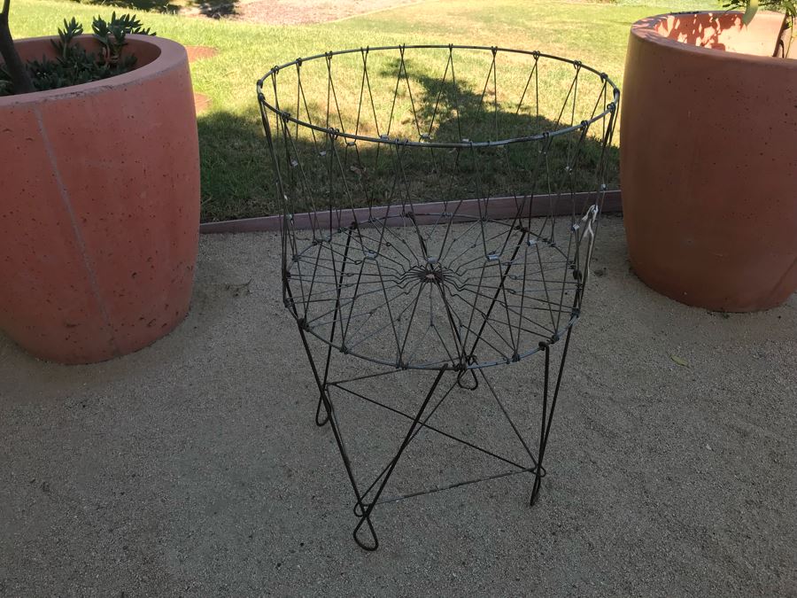 Collapsible Wire Frame Basket [Photo 4]