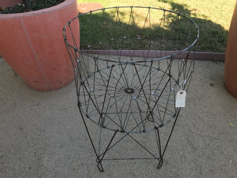 Collapsible Wire Frame Basket [Photo 11]