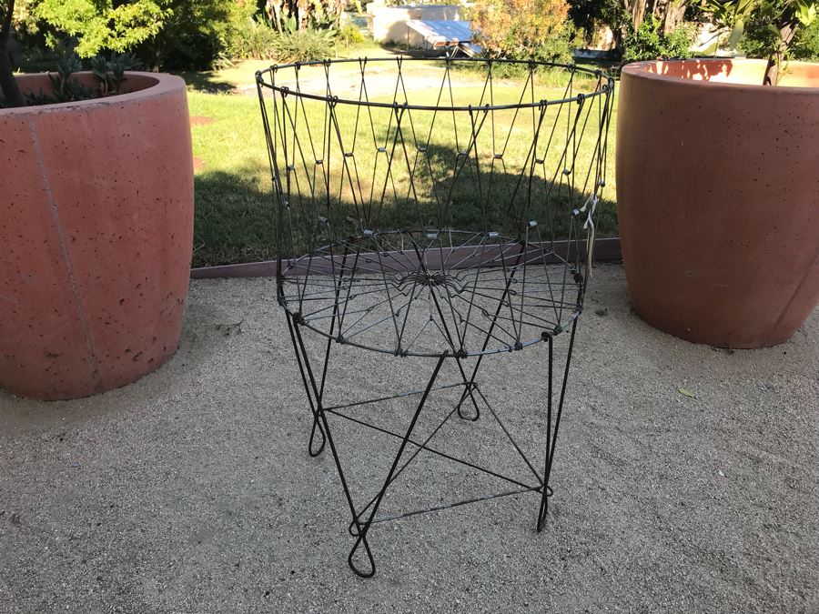 Collapsible Wire Frame Basket [Photo 2]