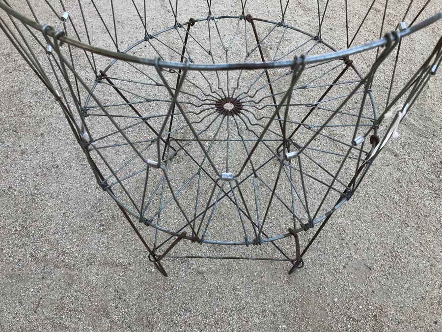 Collapsible Wire Frame Basket [Photo 14]