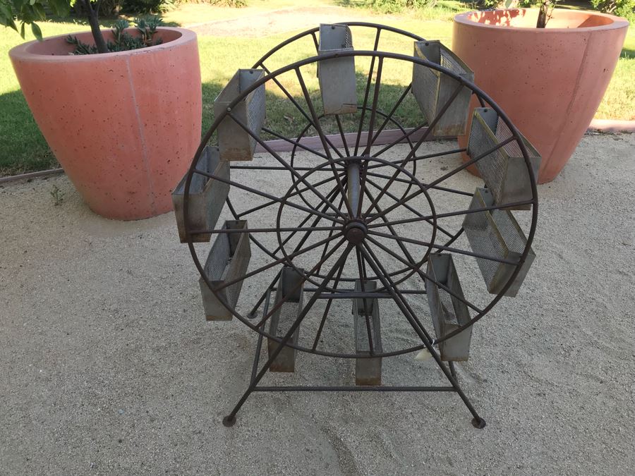 Large Metal Carousel Planter [Photo 6]