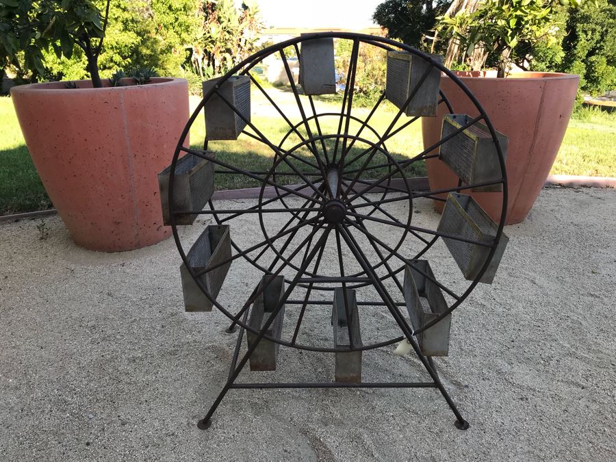 Large Metal Carousel Planter [Photo 3]
