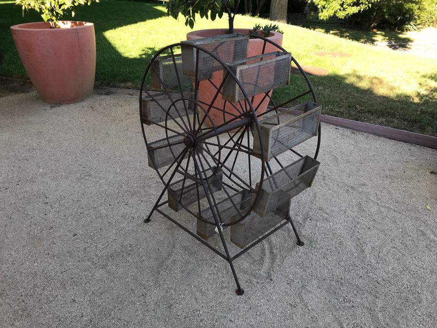 Large Metal Carousel Planter [Photo 12]