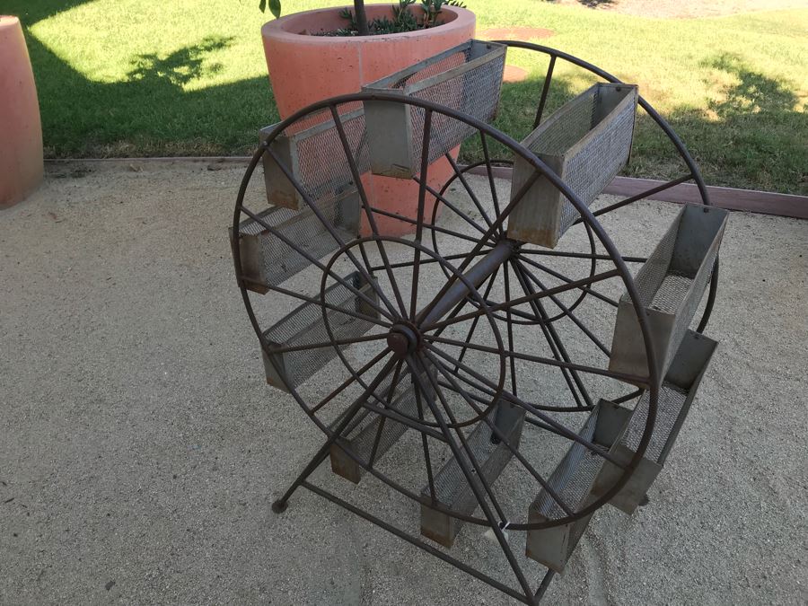 Large Metal Carousel Planter [Photo 10]