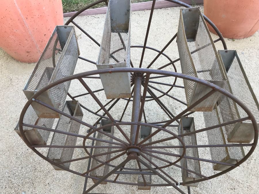 Large Metal Carousel Planter [Photo 2]