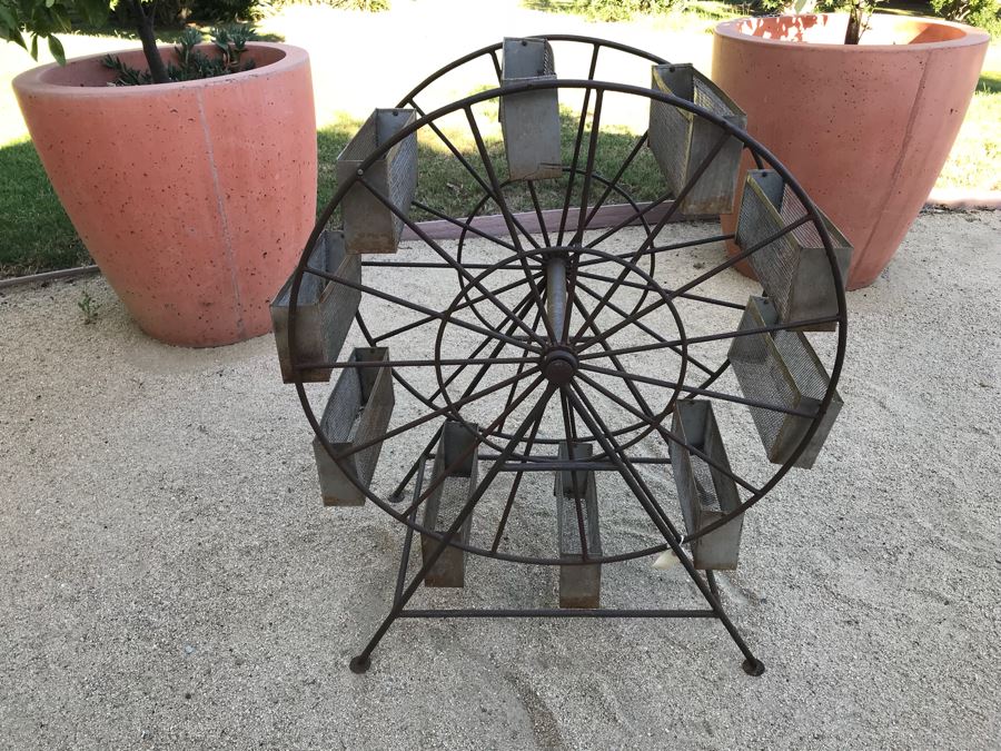 Large Metal Carousel Planter [Photo 5]