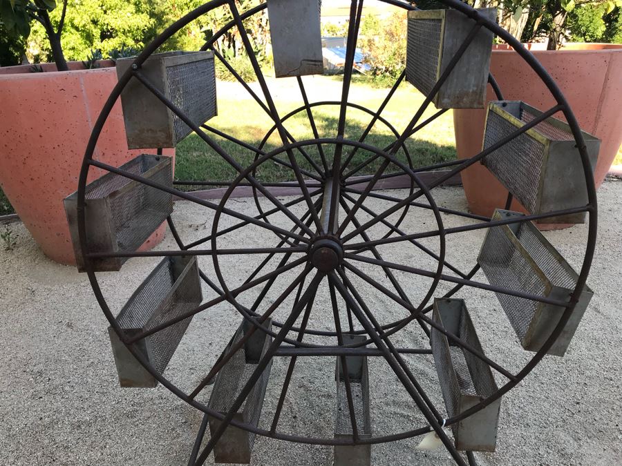 Large Metal Carousel Planter [Photo 15]