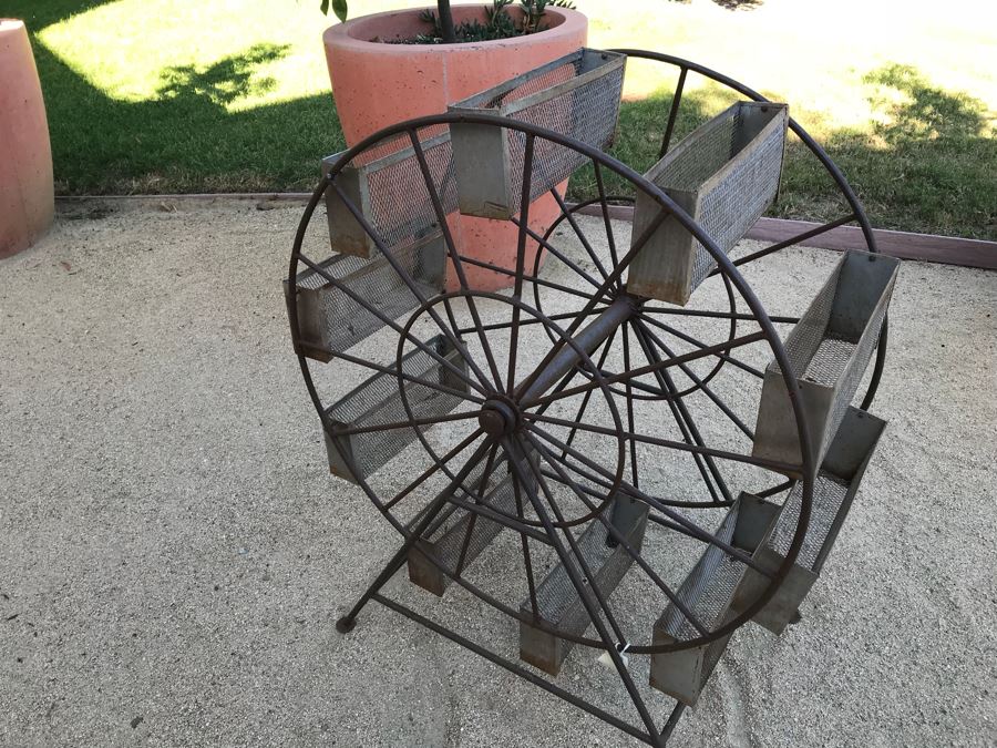Large Metal Carousel Planter [Photo 9]