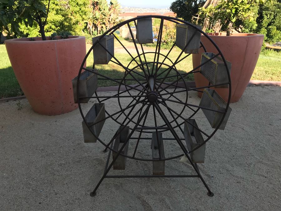 Large Metal Carousel Planter [Photo 4]