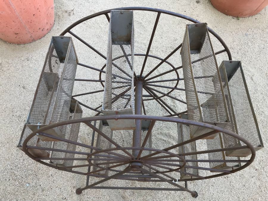 Large Metal Carousel Planter [Photo 8]