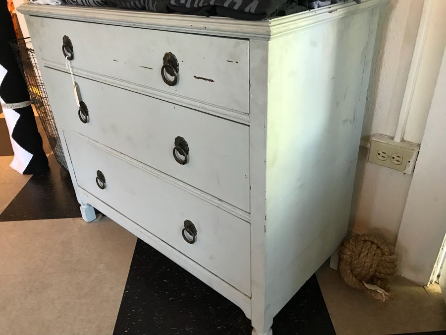 Vintage Painted Shabby Chic 3-Drawer Chest Of Drawers Dresser [Photo 4]