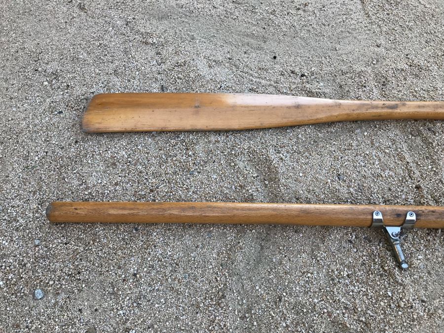 Pair Of Wall Mountable Vintage Rowboat Oars [Photo 5]
