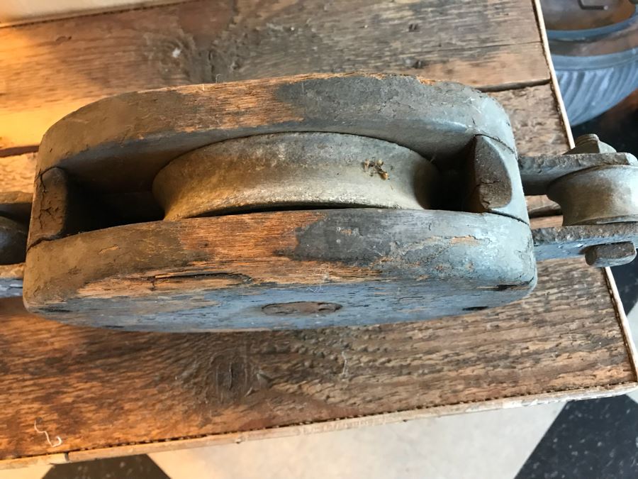 Large Vintage Wooden Pulley [Photo 3]