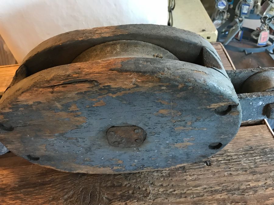 Large Vintage Wooden Pulley [Photo 4]