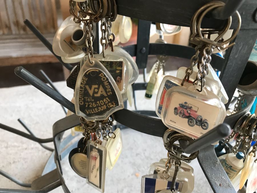Round 6-Tier Metal Display Rack Filled With Vintage Keychains - See Photos [Photo 26]
