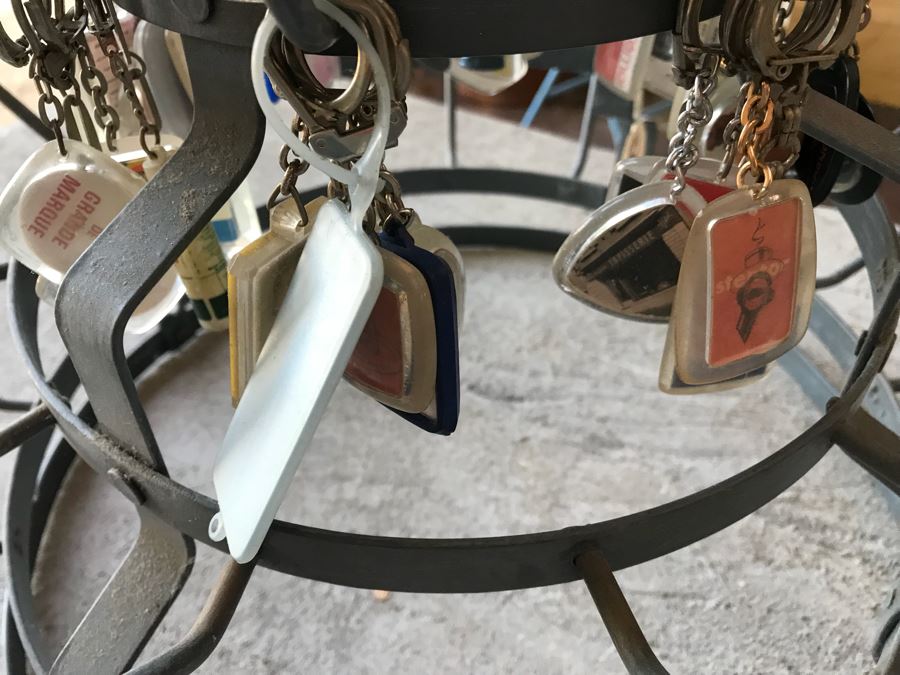 Round 6-Tier Metal Display Rack Filled With Vintage Keychains - See Photos [Photo 30]