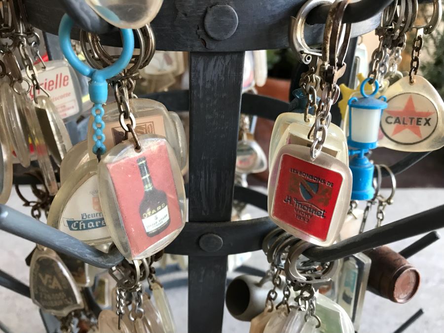 Round 6-Tier Metal Display Rack Filled With Vintage Keychains - See Photos [Photo 24]