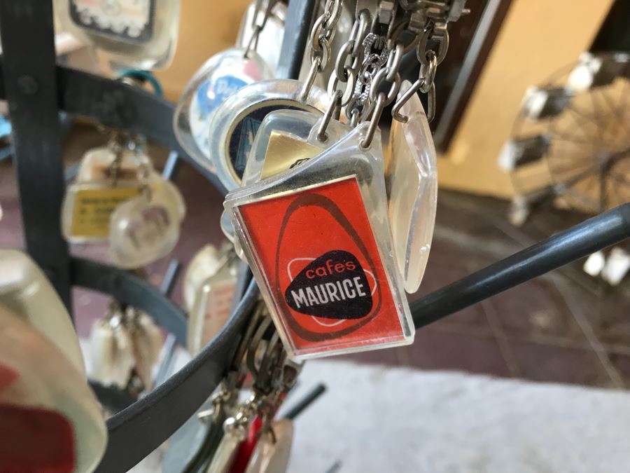 Round 6-Tier Metal Display Rack Filled With Vintage Keychains - See Photos [Photo 16]