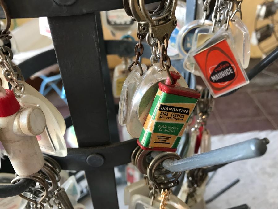 Round 6-Tier Metal Display Rack Filled With Vintage Keychains - See Photos [Photo 15]