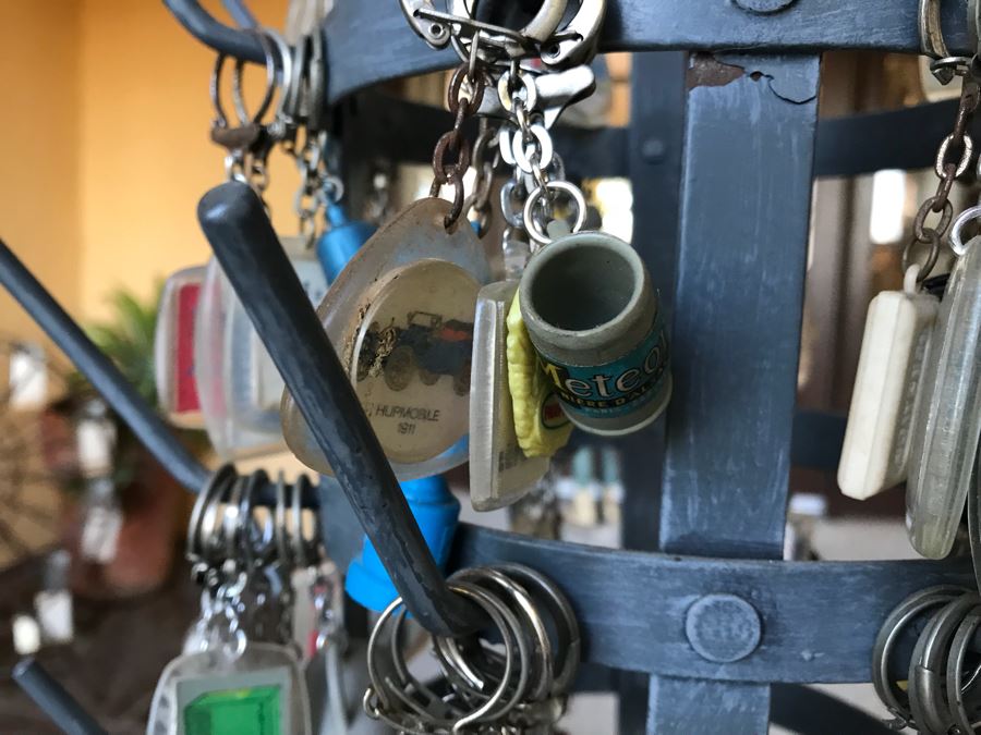 Round 6-Tier Metal Display Rack Filled With Vintage Keychains - See Photos [Photo 23]