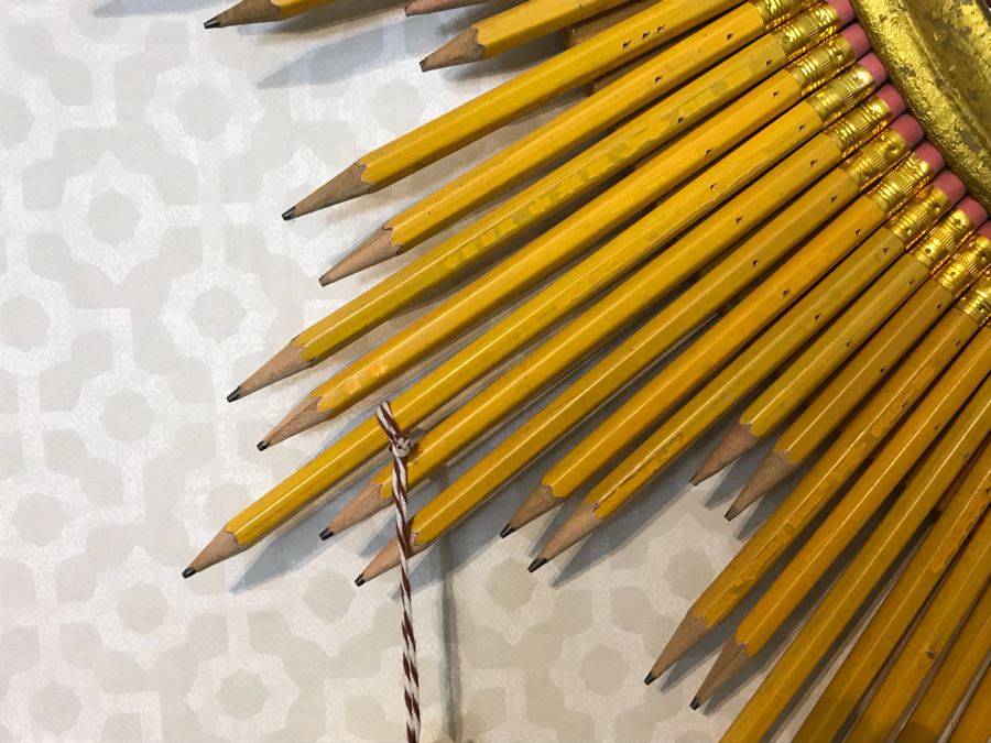 Very Cool Starburst Convex Mirror Made Of Sharpened No 2 Pencils [Photo 5]