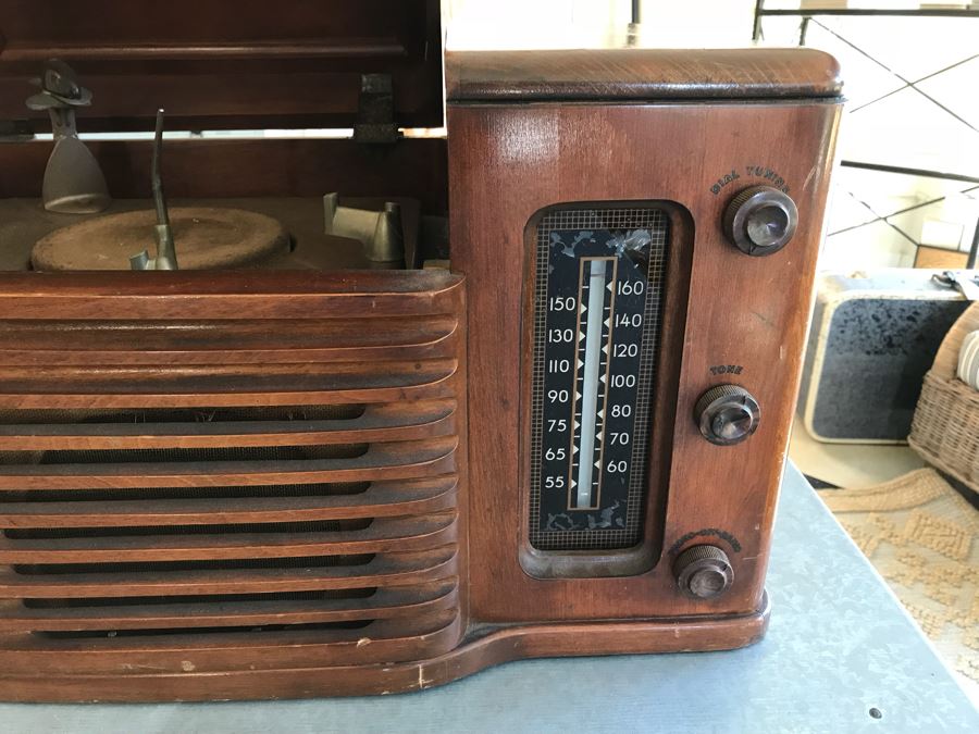 Vintage PHILCO Tube Record Player And Radio Needs Servicing