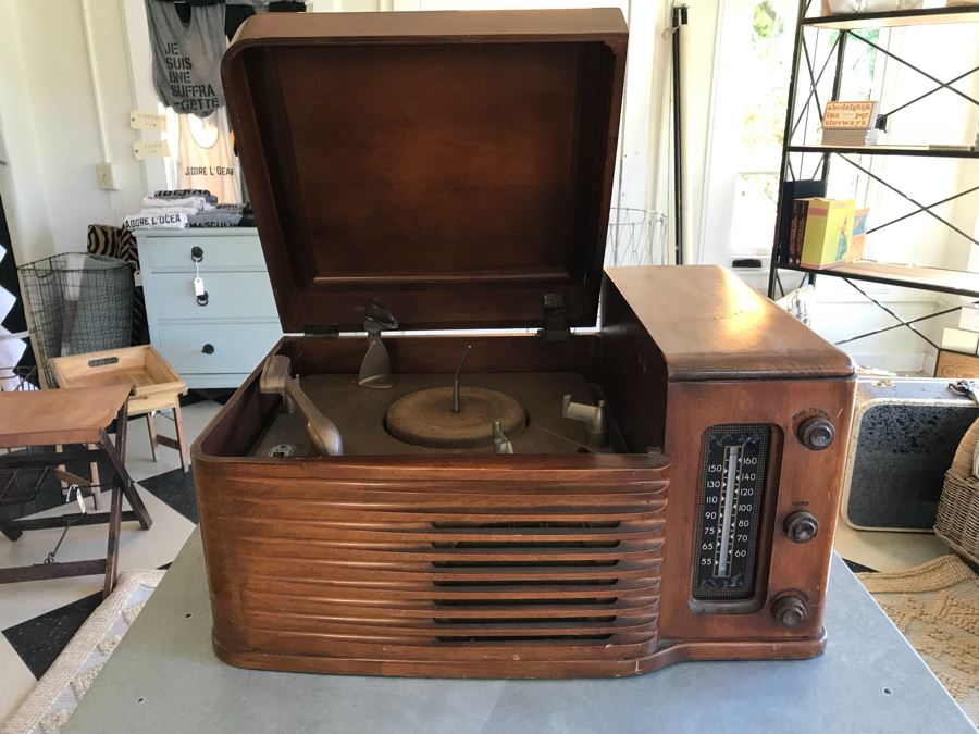 Vintage PHILCO Tube Record Player And Radio Needs Servicing