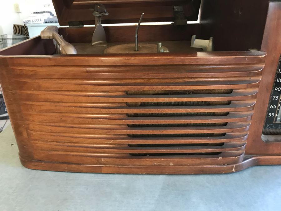 Vintage PHILCO Tube Record Player And Radio Needs Servicing [Photo 3]