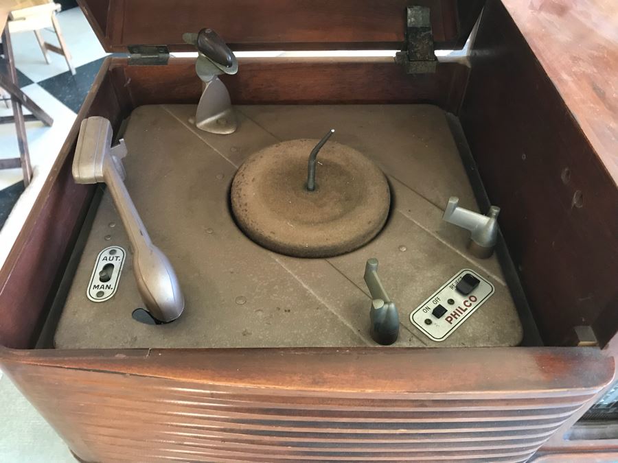 Vintage PHILCO Tube Record Player And Radio Needs Servicing [Photo 5]